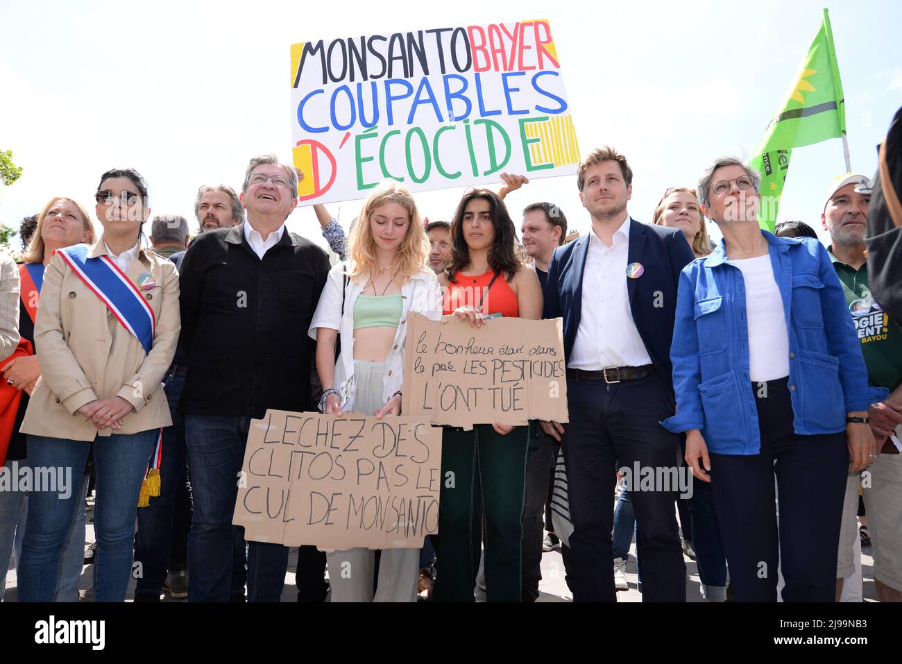 La marcia contro Monsanto prese una svolta molto politicizzata nel 2022 a Parigi, i rappresentanti di EELV e LFI Melenchon Rousseau, Bayou erano presenti Foto Stock