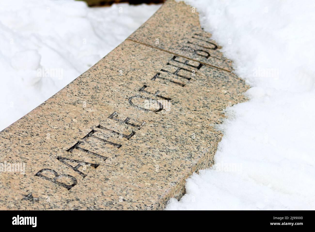 Monumento commemorativo della seconda guerra mondiale a Washington DC che mostra la Battaglia del Bulge coperta di neve. Foto Stock