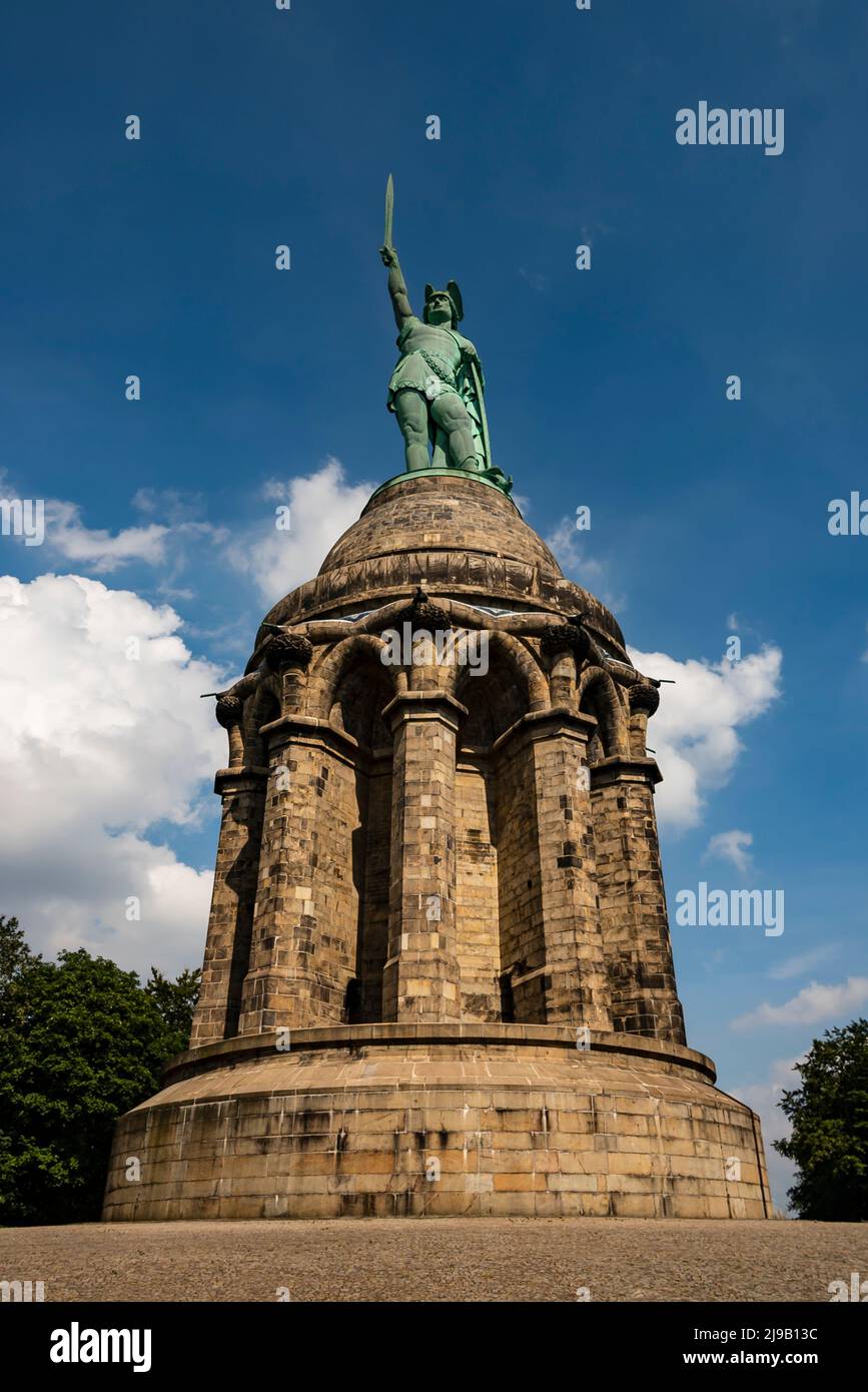 Il famoso Hermannsdenkmal (monumento di Hermann) sul monte Grotenburg vicino a Detmold, Teutoburg Forest, Germania Foto Stock