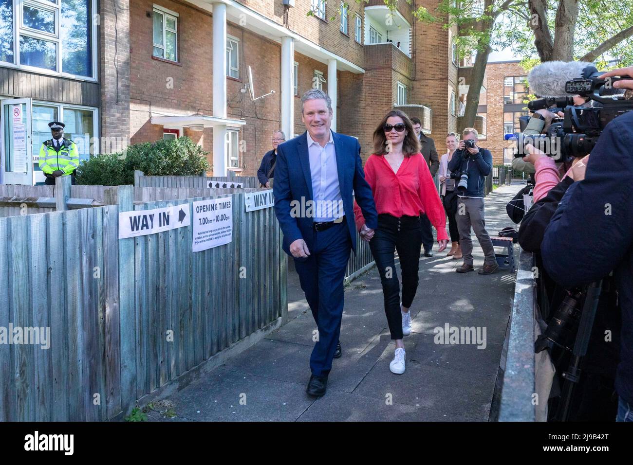 Il leader del partito laburista britannico Keir Stammer voterà questa mattina vicino alla sua casa a Kentish Town. Immagine scattata il 5th maggio 2022. © Belinda Jiao jiao.bil Foto Stock