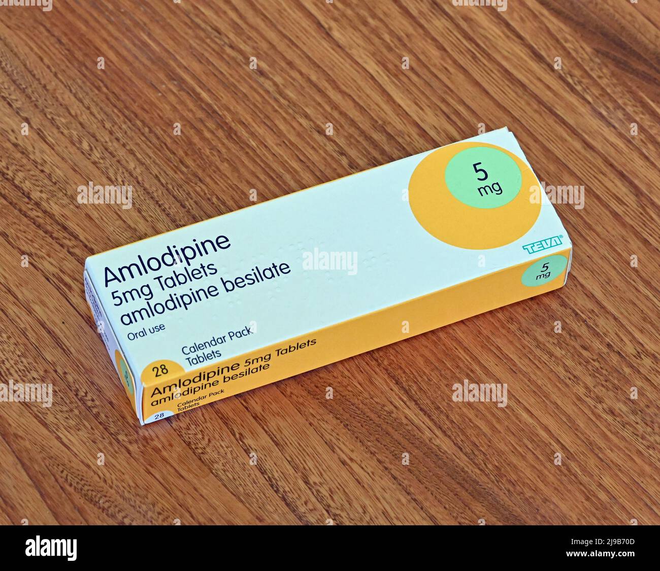 Amlodipina 5 mg. Tablet. 28 compresse. Amlodipina besilato. Ogni compressa  contiene 5 mg di amlodipina besilato Foto stock - Alamy