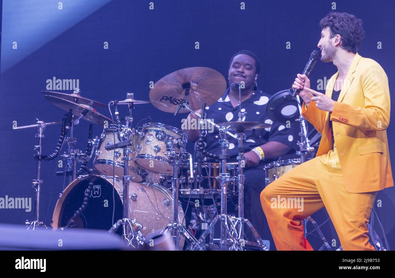 Sunrise, Stati Uniti. 21st maggio 2022. Sebastian Yatra si esibisce sul palco durante l'Amor a la Musica presentato da Uforia alla FLA Live Arena sabato 21 maggio 2022 a Sunrise, Florida. Foto di Gary i Rothstein/UPI Credit: UPI/Alamy Live News Foto Stock