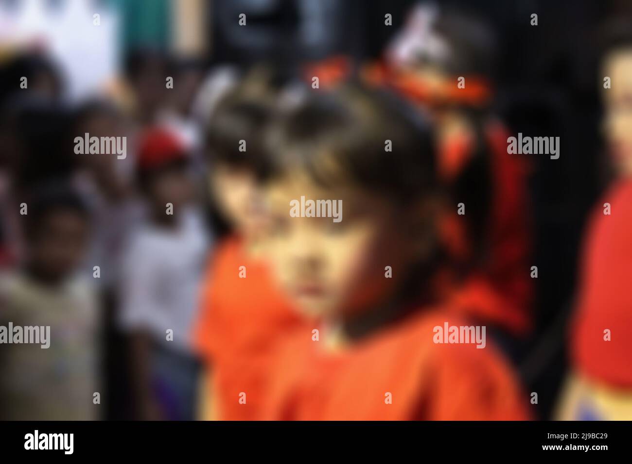 Jakarta, Indonesia - 08 18 2018: Sfondo astratto defocused da un primo piano di espressione di una ragazza carina durante il giorno di indipendenza indonesiana 72nd p Foto Stock