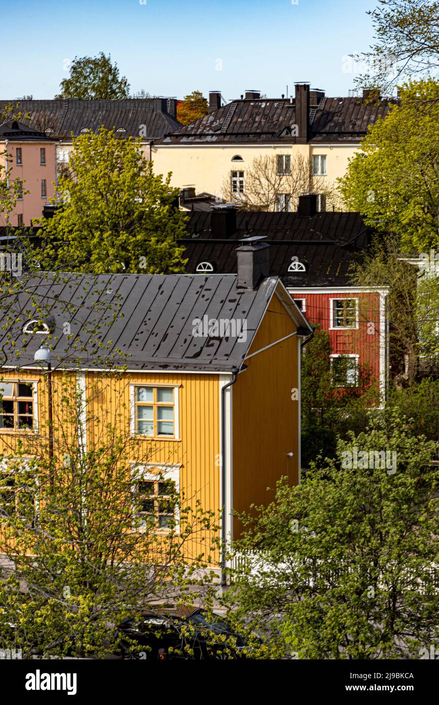 Edifici residenziali di Keuruuntie nel quartiere delle case in legno di Vallila di Helsinki, Finlandia. Foto Stock