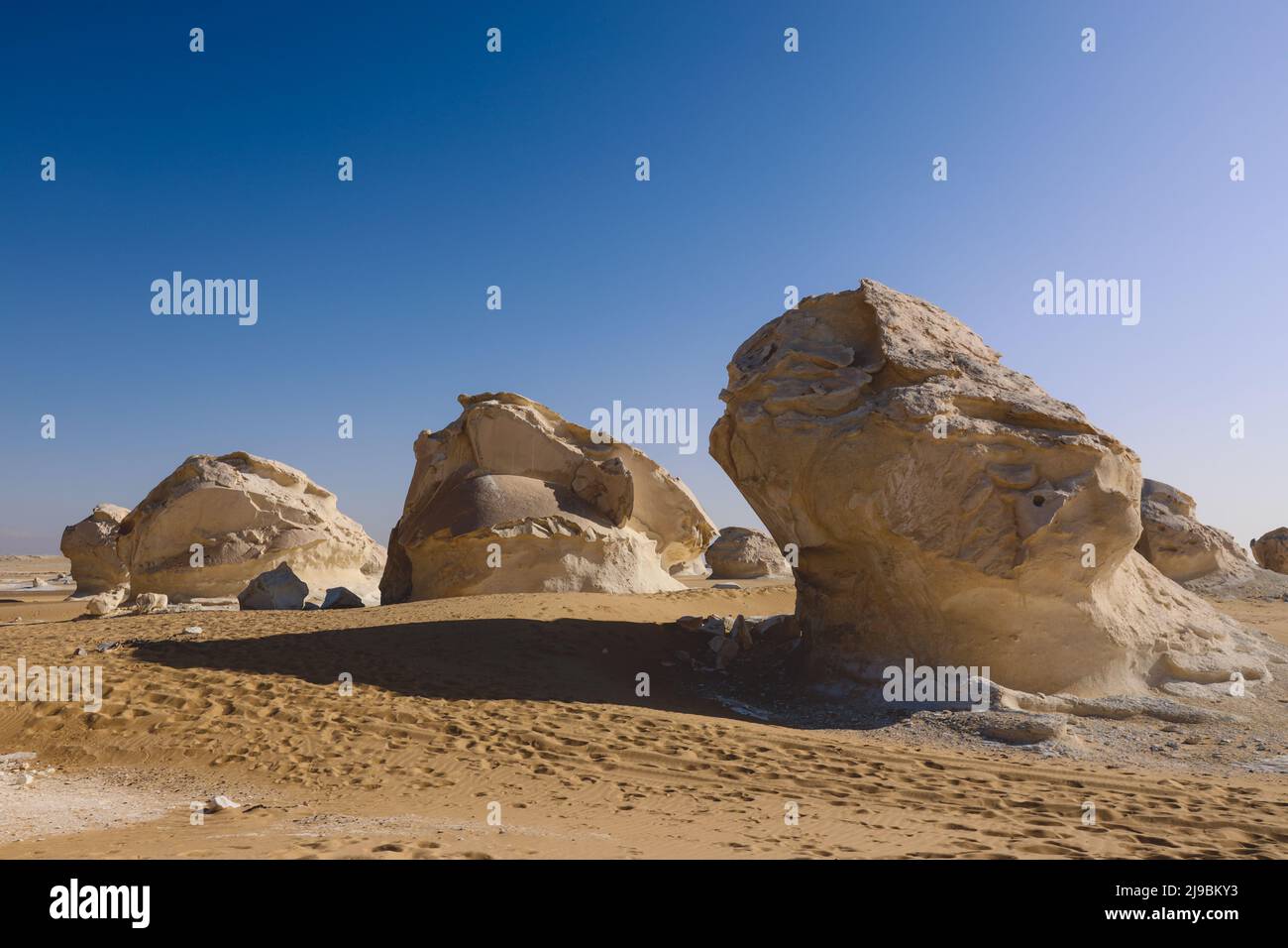 Le fantastiche formazioni di sabbia nell'area protetta del deserto bianco, è il Parco Nazionale nell'Oasi di Farafra, in Egitto Foto Stock