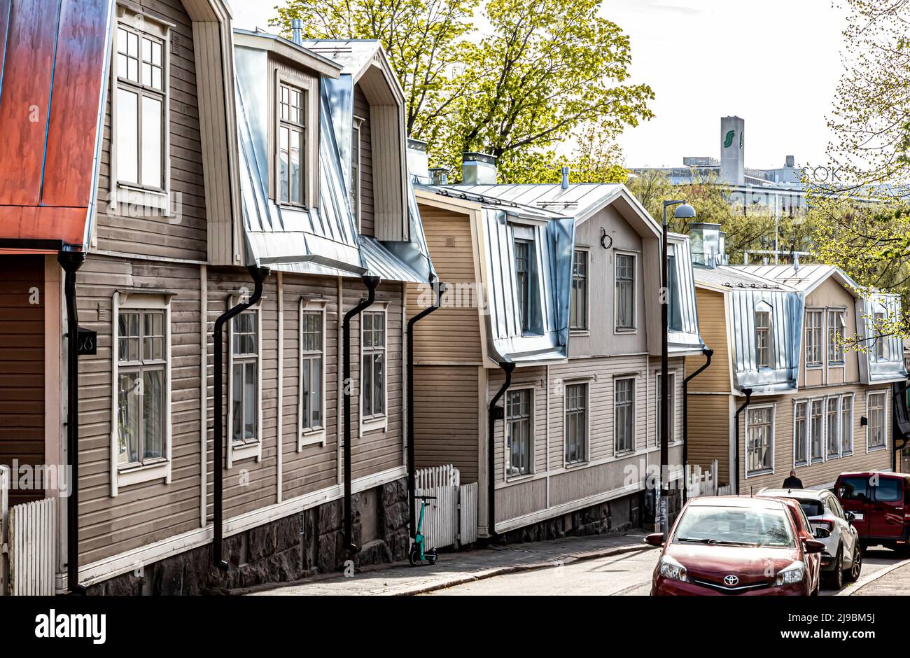 Vista su Vallilantie nel quartiere delle case in legno di Vallila. Foto Stock