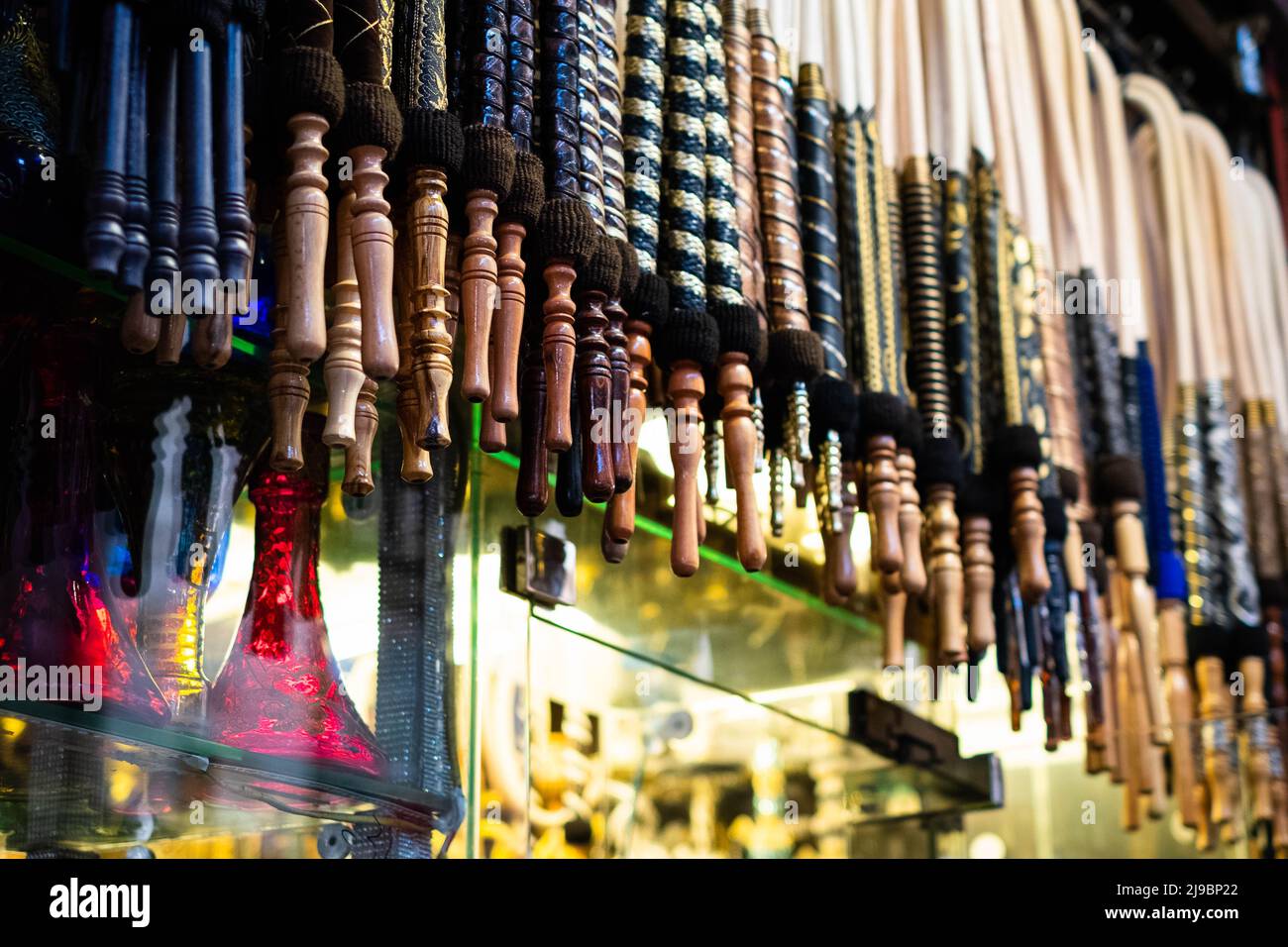 Tubo shisha o tubi di hookah in negozio di tubi d'acqua Foto Stock