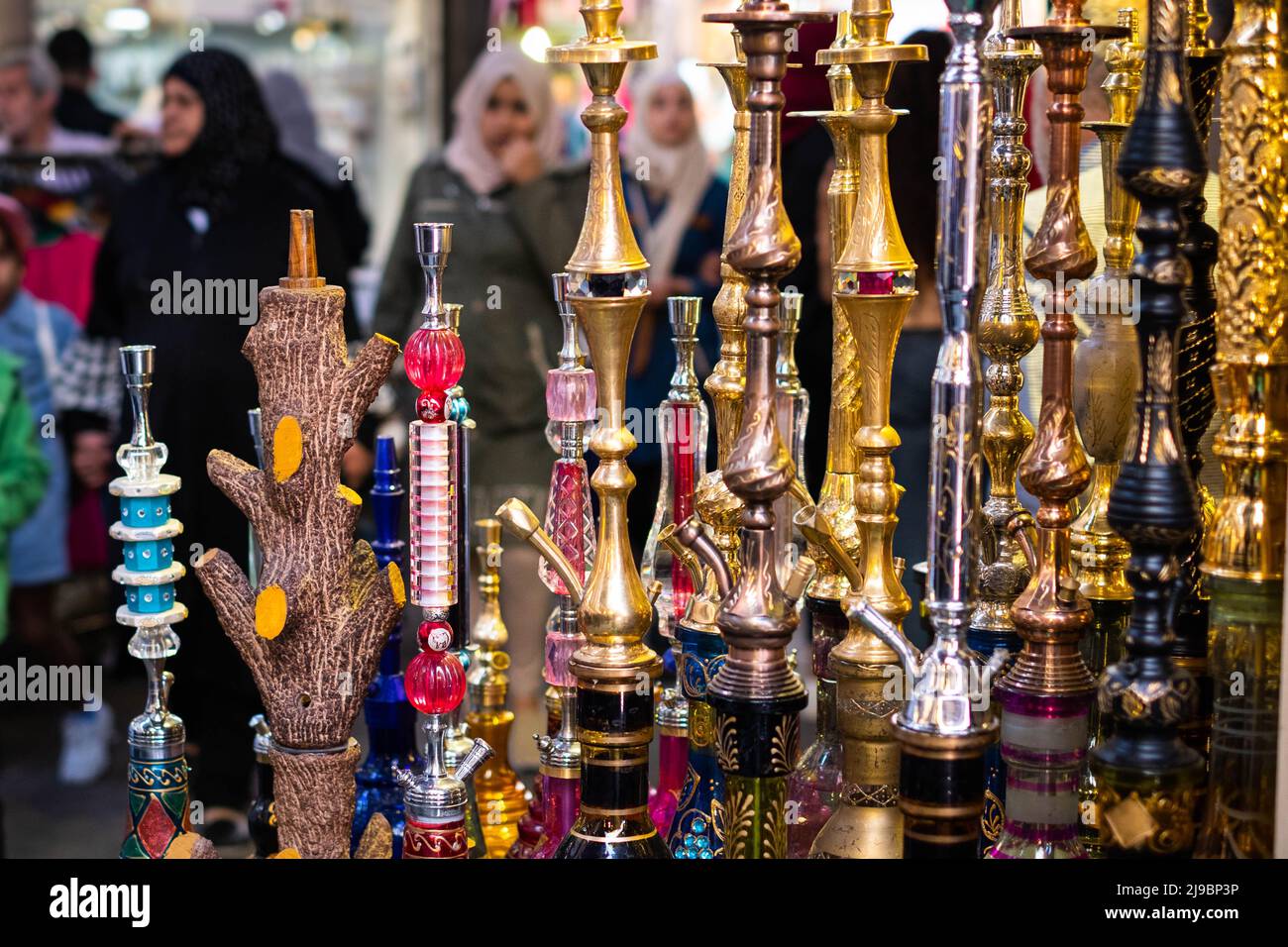 Nargile, nargile o nargile, in vendita sul mercato suq, Damasco Foto Stock