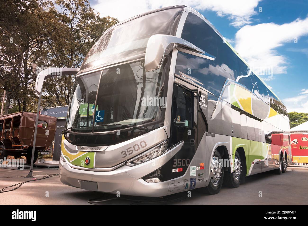 Veicolo Marcopolo Paradiso G8 1800 DD Mercedes-Benz O500 RSDD (2022), in mostra presso il parco fieristico della città di Londrina, Brasile. Foto Stock