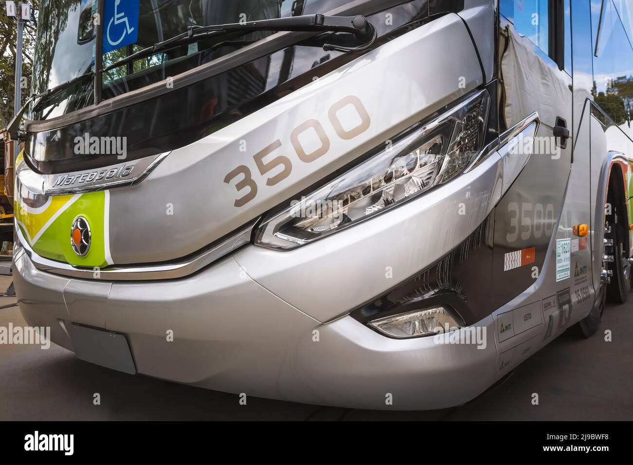 Veicolo Marcopolo Paradiso G8 1800 DD Mercedes-Benz O500 RSDD (2022), in mostra presso il parco fieristico della città di Londrina, Brasile. Foto Stock