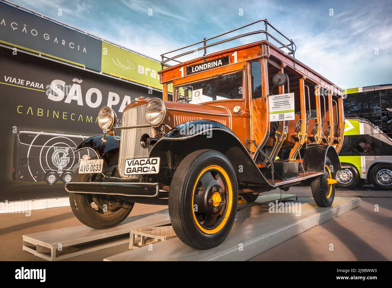Veicolo vecchio in mostra presso il parco esposizioni nella città di Londrina, Brasile. Foto Stock