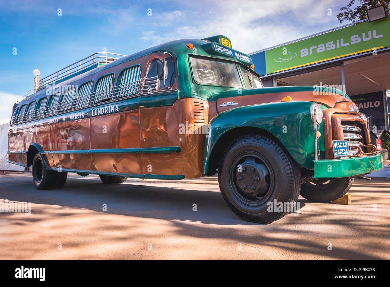 Veicolo vecchio in mostra presso il parco esposizioni nella città di Londrina, Brasile. Foto Stock