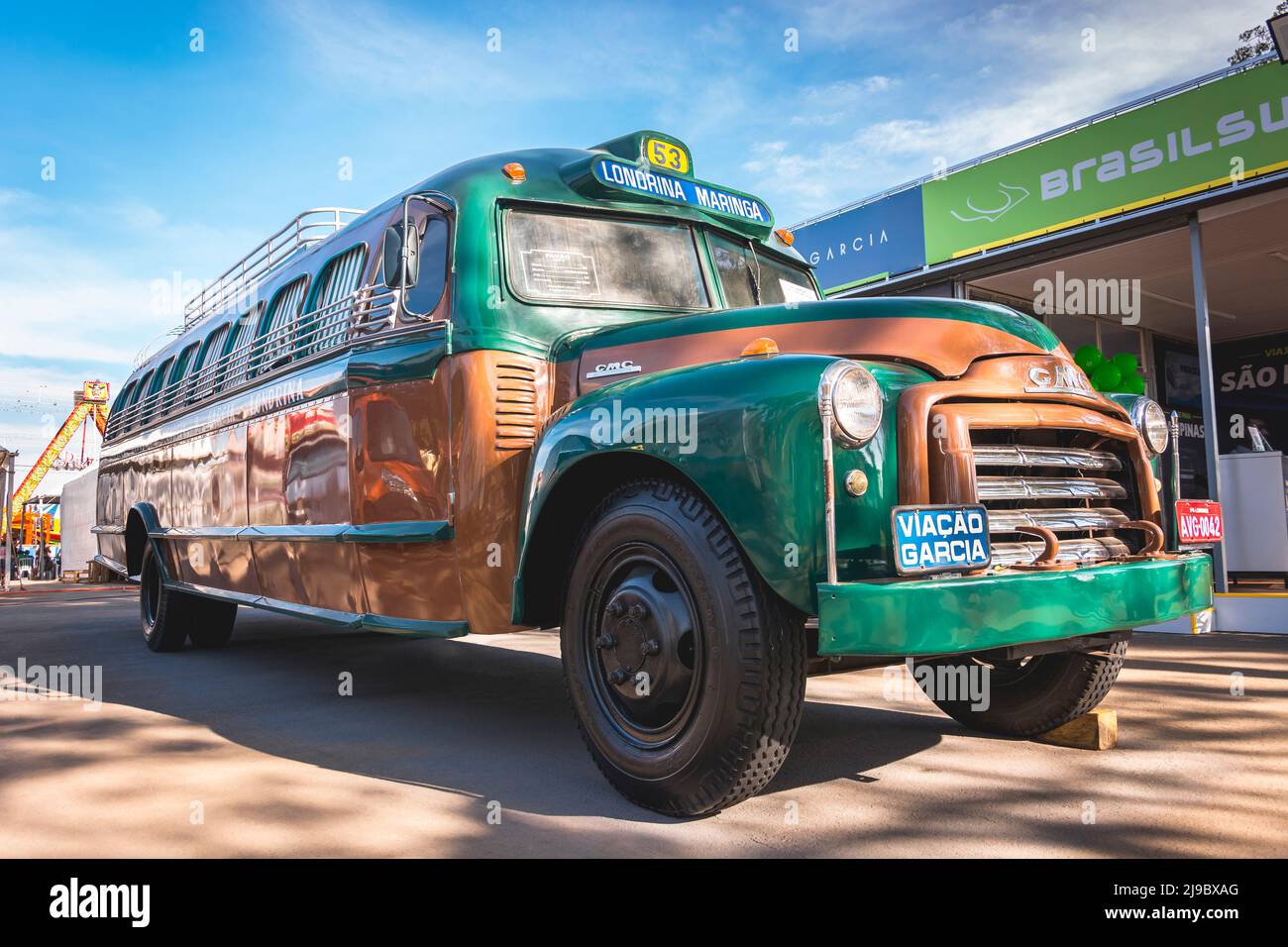 Veicolo vecchio in mostra presso il parco esposizioni nella città di Londrina, Brasile. Foto Stock