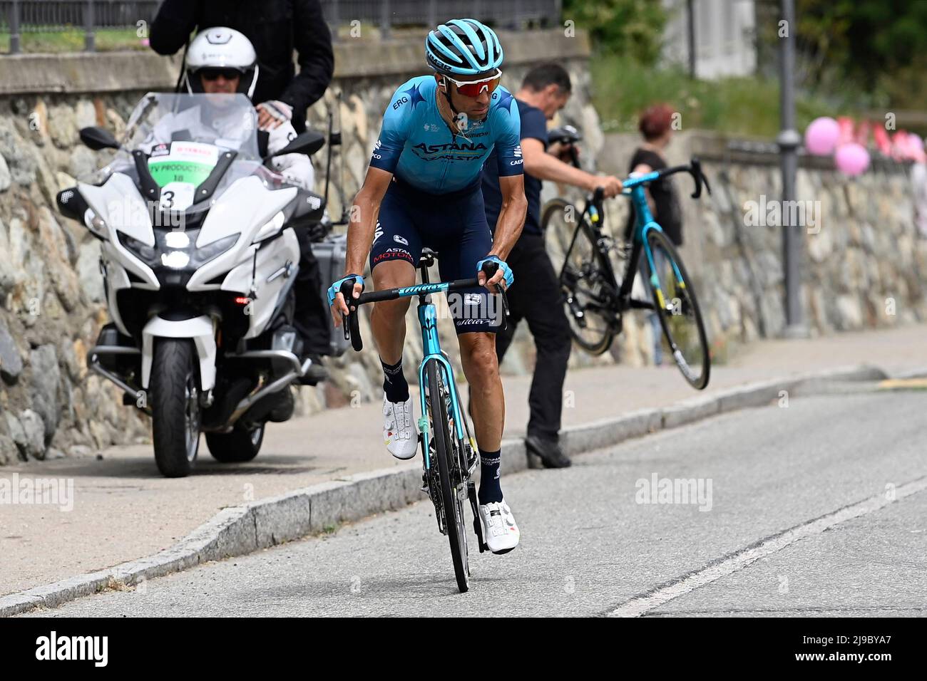 Foto Fabio Ferrari/LaPresse 22 Maggio 2022 Italia sport ciclismo giro d'Italia 2022 - edizione 105 - tappa 15 - da Rivarolo Canavese a Cogne nella foto: NIBALI Vincenzo (TEAM ASTANA QAZAQSTAN) Foto Fabio Ferrari/LaPresse 22 maggio 2022 Italia sport Cycling giro d'Italia 2022 - edizione 105th - tappa 15 - da Rivarolo Canavese a Cogne nella foto: NIBALI Vincenzo (TEAM ASTANA QAZAQSTAN)/ PRESSINPHOTO Foto Stock