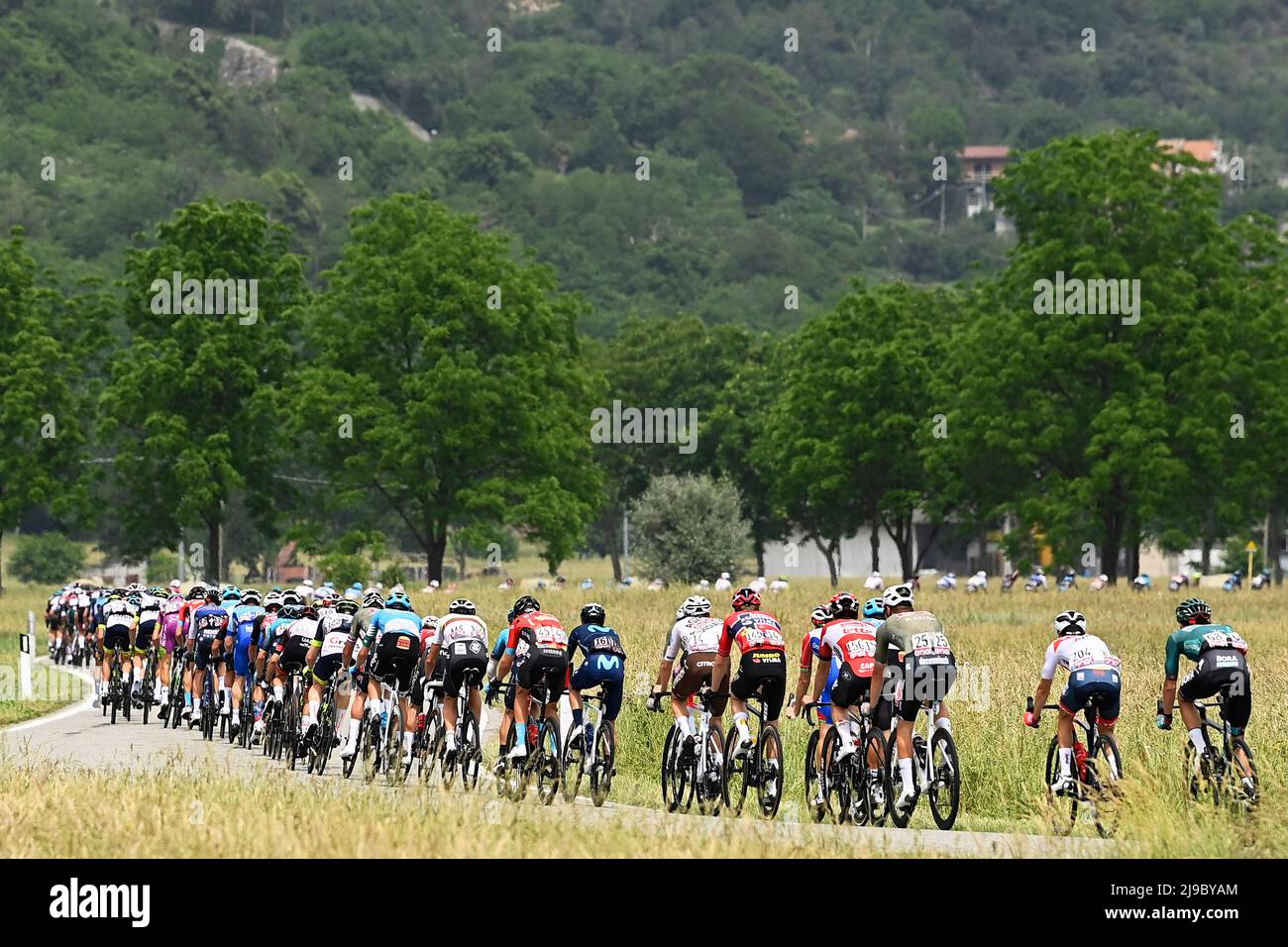 Foto Fabio Ferrari/LaPresse 22 Maggio 2022 Italia sport ciclismo giro d'Italia 2022 - edizione 105 - tappa 15 - da Rivarolo Canavese a Cogne nella foto: un momento della gara Foto Fabio Ferrari/LaPresse Maggio 22, 2022 Italia sport Ciclismo giro d'Italia 2022 - edizione 105th - tappa 15 - da Rivarolo Canavese a Cogne nella foto: Un momento della tappa/ PRESSINPHOTO Foto Stock
