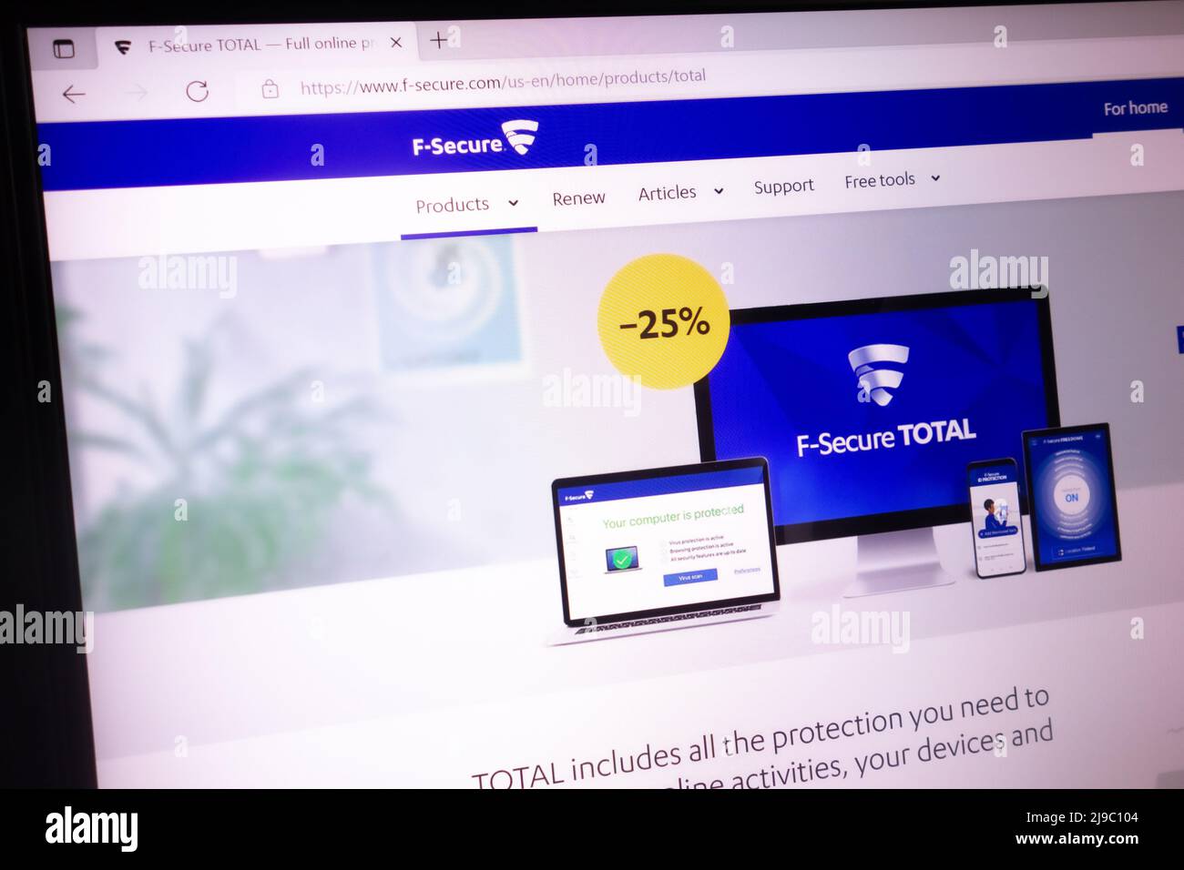 KONSKIE, POLONIA - 21 maggio 2022: Sito www.f-secure.com visualizzato sullo schermo del laptop. F-Secure Corporation è un'azienda globale per la sicurezza informatica e la privacy Foto Stock