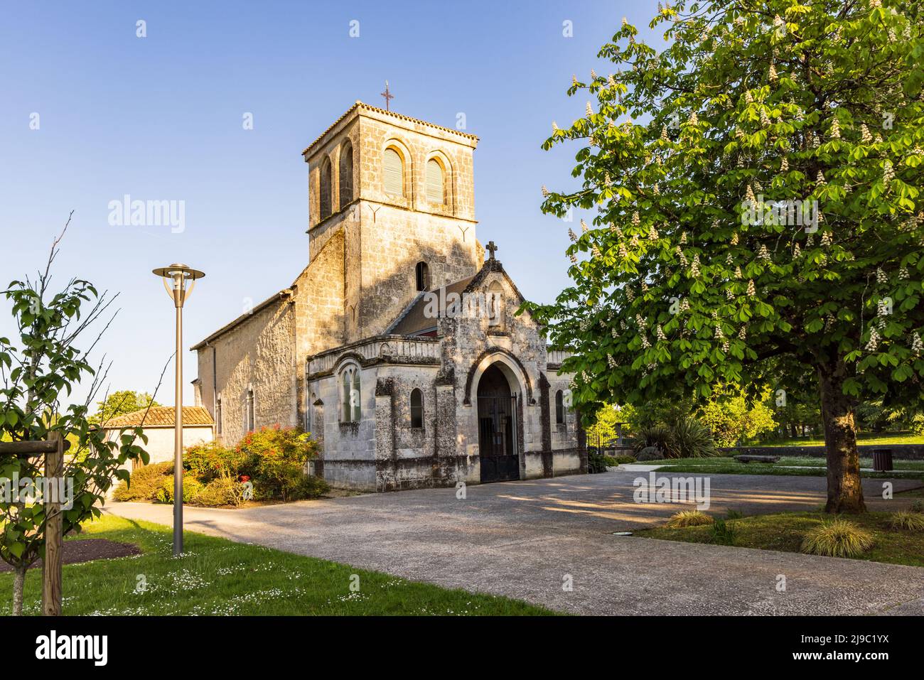 Bella chiesetta nel sobborgo di Bordeaux nella regione Nouvelle-Aquitaine nel sud-ovest della Francia Foto Stock