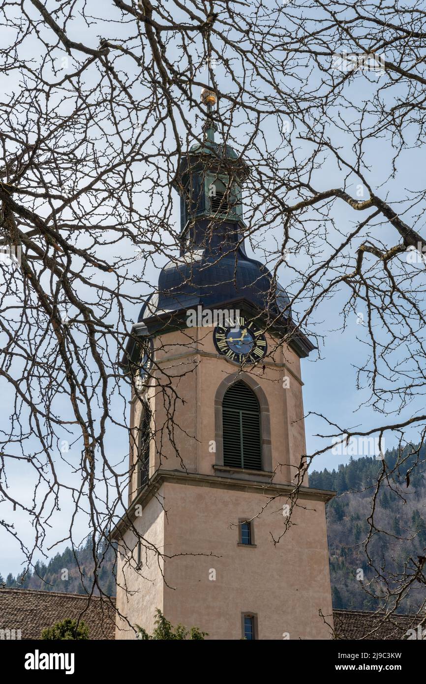 Cour, Svizzera, 11 aprile 2022 Campanile della storica chiesa di santa Maria nel centro della città Foto Stock