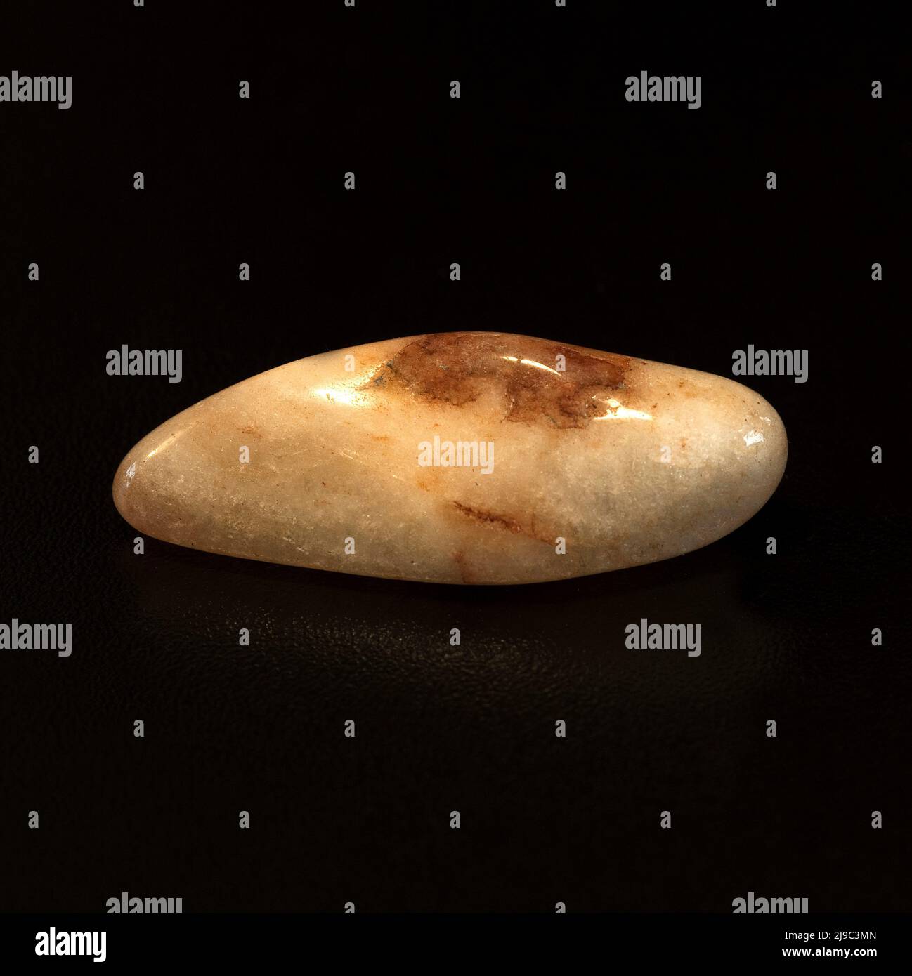 Macro primo piano Fotografia a colori di 'Phantom Angel Quartz' una gemma di cristallo semi preziosa usata nella terapia di guarigione del cristallo Foto Stock