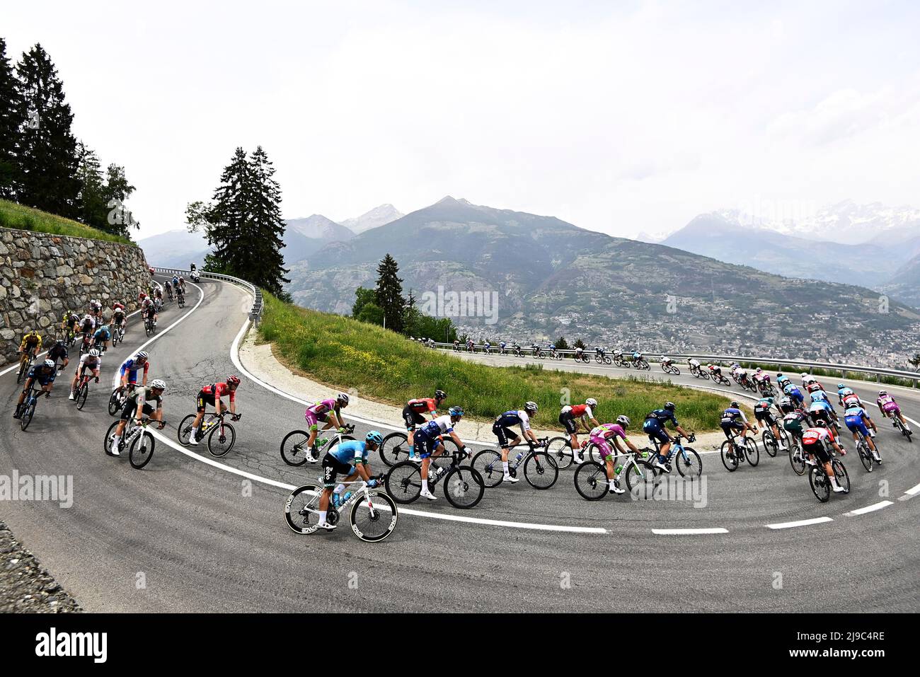 Foto Fabio Ferrari/LaPresse 22 Maggio 2022 Italia sport ciclismo giro d'Italia 2022 - edizione 105 - tappa 15 - da Rivarolo Canavese a Cogne nella foto: un momento della gara Foto Fabio Ferrari/LaPresse Maggio 22, 2022 Italia sport Ciclismo giro d'Italia 2022 - edizione 105th - tappa 15 - da Rivarolo Canavese a Cogne nella foto: Un momento della tappa (Photo: La Presse / PRESSINPHOTO) Foto Stock
