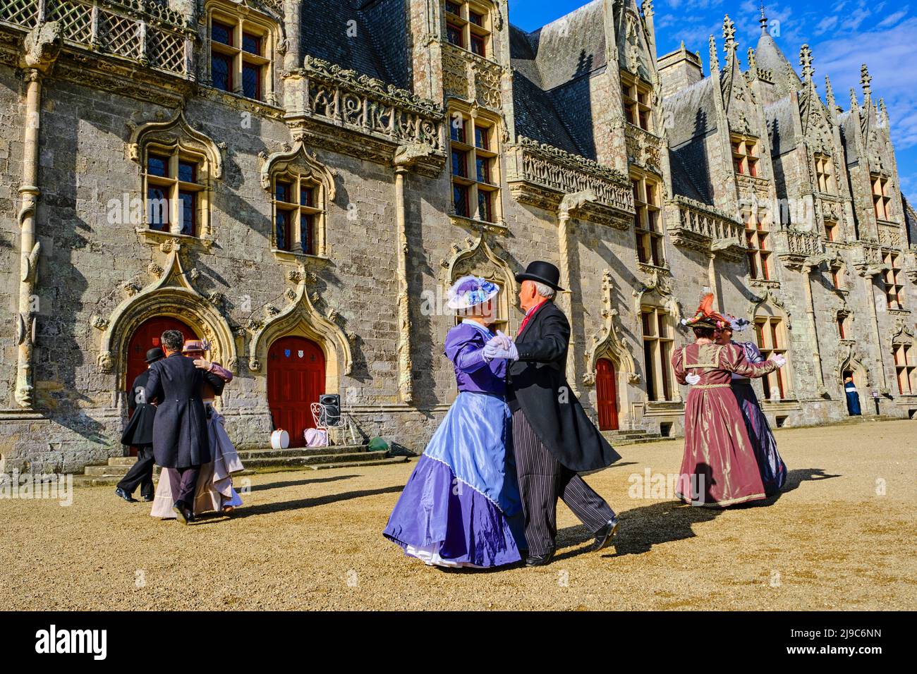 Francia, Morbihan (56), passo sulla strada per San Giacomo di Compostela, borgo medievale di Josselin, il fiammeggiante gotico castello di Josselin al ° Foto Stock