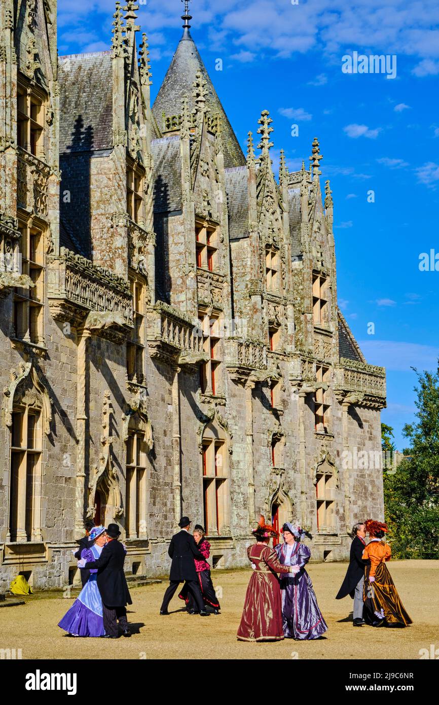 Francia, Morbihan (56), passo sulla strada per San Giacomo di Compostela, borgo medievale di Josselin, il fiammeggiante gotico castello di Josselin al ° Foto Stock