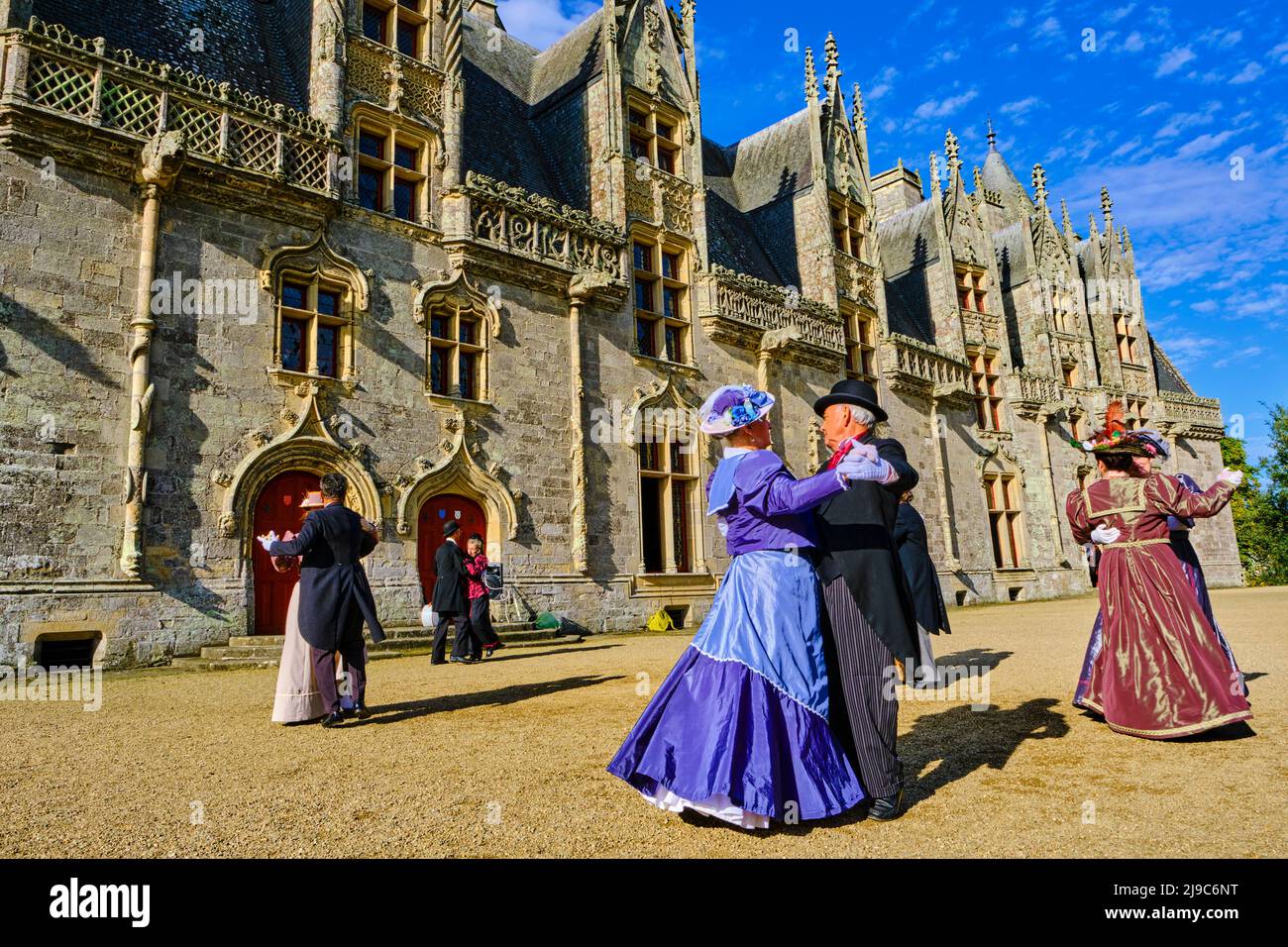 Francia, Morbihan (56), passo sulla strada per San Giacomo di Compostela, borgo medievale di Josselin, il fiammeggiante gotico castello di Josselin al ° Foto Stock