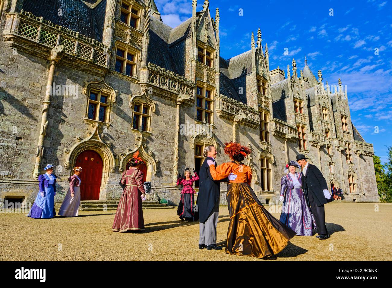 Francia, Morbihan (56), passo sulla strada per San Giacomo di Compostela, borgo medievale di Josselin, il fiammeggiante gotico castello di Josselin al ° Foto Stock