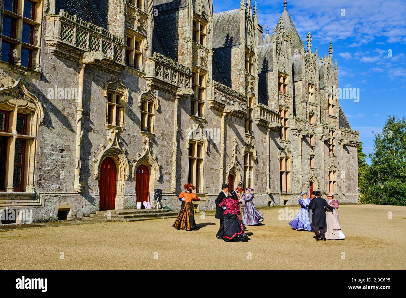 Francia, Morbihan (56), passo sulla strada per San Giacomo di Compostela, borgo medievale di Josselin, il fiammeggiante gotico castello di Josselin al ° Foto Stock
