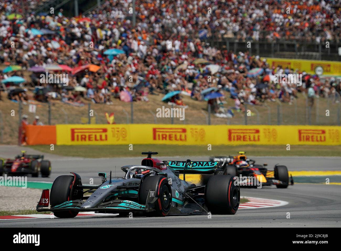 22 maggio 2022, Circuit de Catalunya, Barcellona, F1 Gran Premio Pirelli di Spagna 2022, nella foto George Russel (GBR), Mercedes-AMG Petronas Formula uno Team, Sergio Perez (MEX), Oracle Red Bull Racing Foto Stock