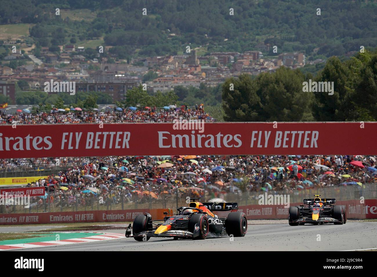 22 maggio 2022, Circuit de Catalunya, Barcellona, F1 Gran Premio Pirelli di Spagna 2022, nella foto Max Verstappen (NEL), Oracle Red Bull Racing, Sergio Perez (MEX), Oracle Red Bull Racing Foto Stock