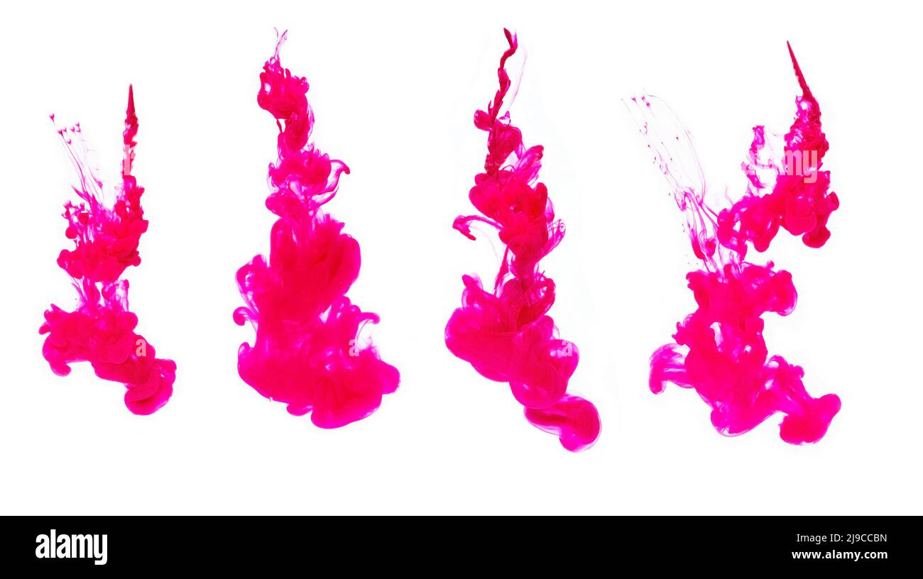 Inchiostro viola in acqua su sfondo bianco Foto Stock