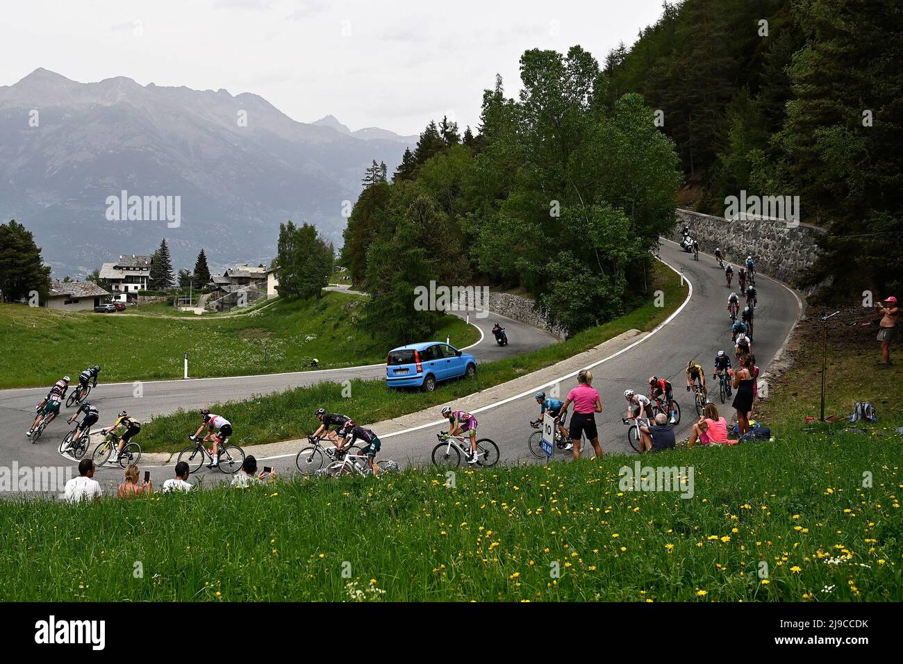 Foto Fabio Ferrari/LaPresse 22 Maggio 2022 Italia sport ciclismo giro d'Italia 2022 - edizione 105 - tappa 15 - da Rivarolo Canavese a Cogne nella foto: un momento della gara Foto Fabio Ferrari/LaPresse Maggio 22, 2022 Italia sport Ciclismo giro d'Italia 2022 - edizione 105th - tappa 15 - da Rivarolo Canavese a Cogne nella foto: Un momento della tappa (Photo: La Presse / PRESSINPHOTO) Foto Stock