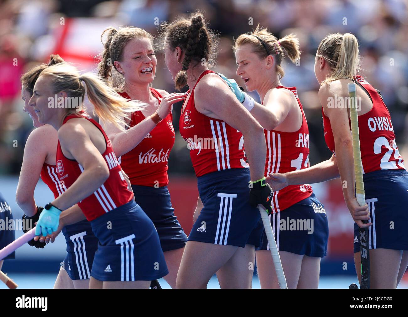 Grace Baldson, in Inghilterra, celebra il traguardo di apertura durante la partita della FIH Hockey Pro League a Lee Valley, Londra. Data foto: Domenica 22 maggio 2022. Foto Stock