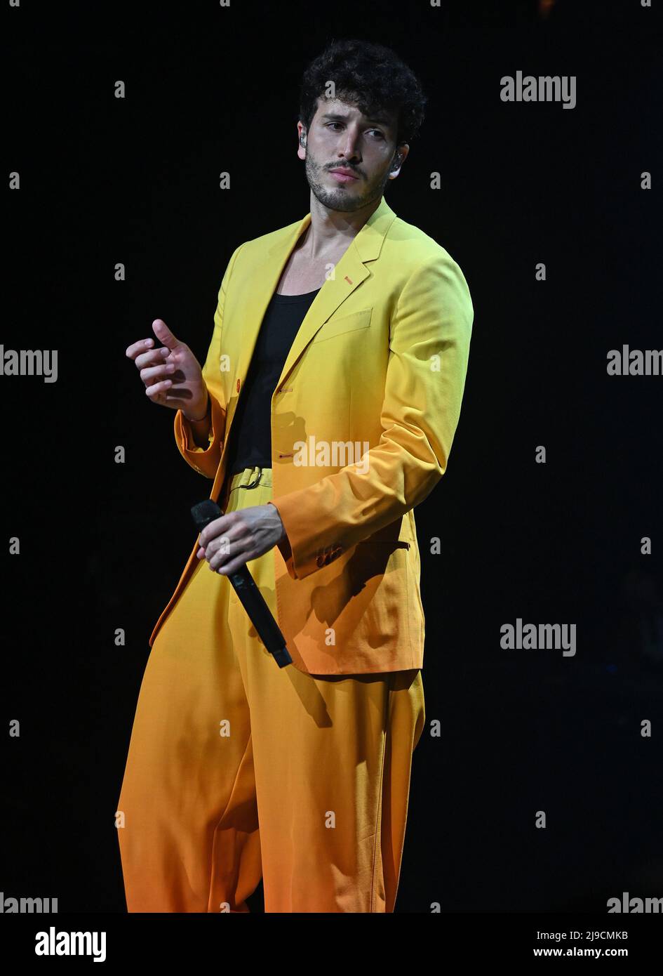 Sunrise FL, Stati Uniti. 21st maggio 2022. Sebastian Yatra si esibisce durante il concerto di Amor la Musica presso la FLA Live Arena il 21 maggio 2022 a Sunrise, Florida. Credit: Mpi04/Media Punch/Alamy Live News Foto Stock