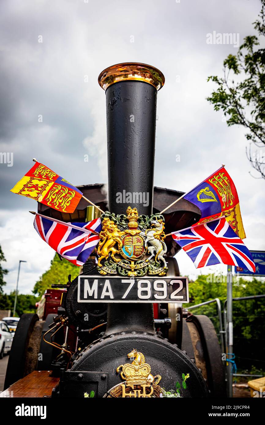 Aveling e Porter Traction Engine, che è stato decorato per le celebrazioni del Giubileo del platino della Regina al Lymm May Queen Festival Foto Stock