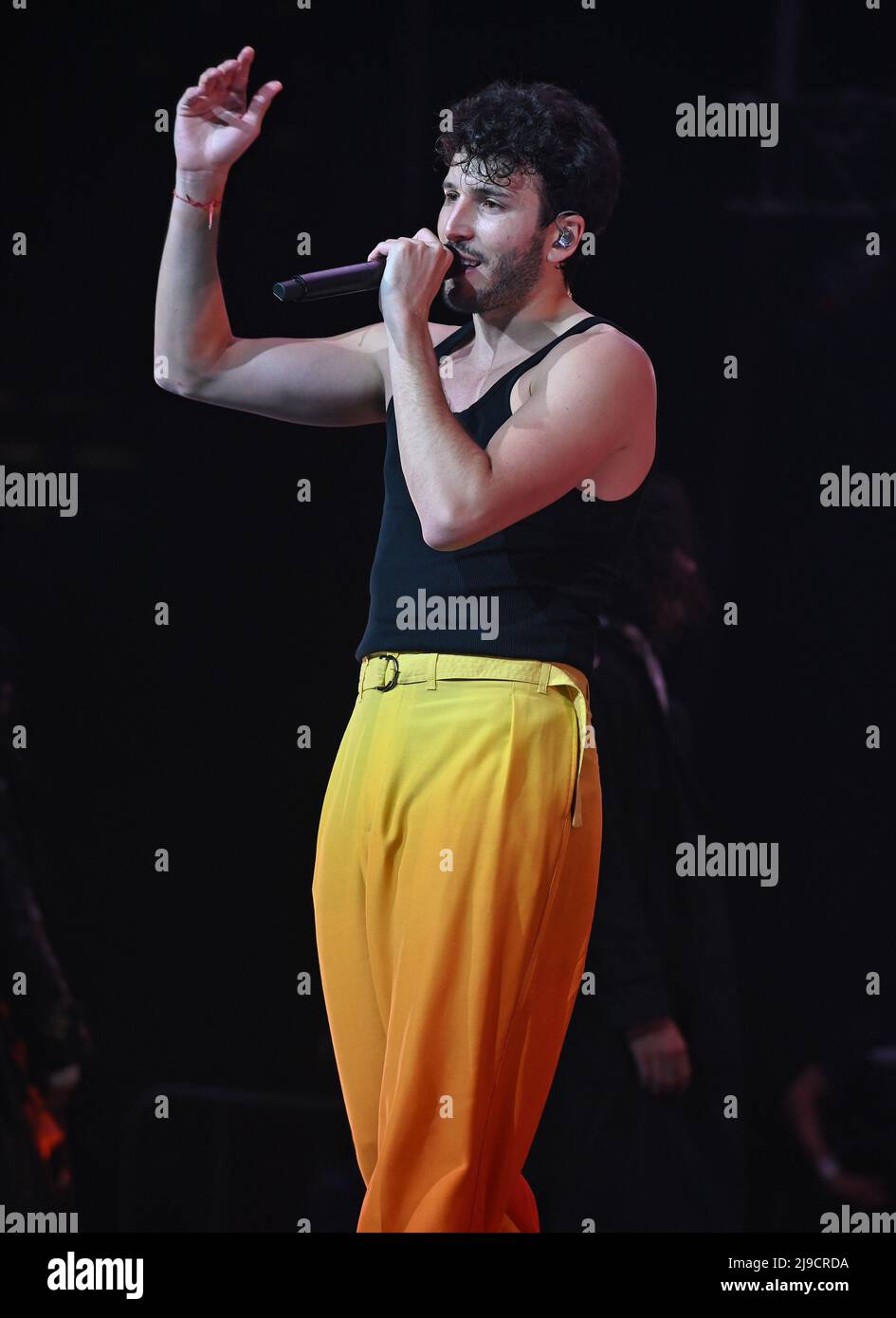 Sunrise FL, Stati Uniti. 21st maggio 2022. Sebastian Yatra si esibisce durante il concerto di Amor la Musica presso la FLA Live Arena il 21 maggio 2022 a Sunrise, Florida. Credit: Mpi04/Media Punch/Alamy Live News Foto Stock