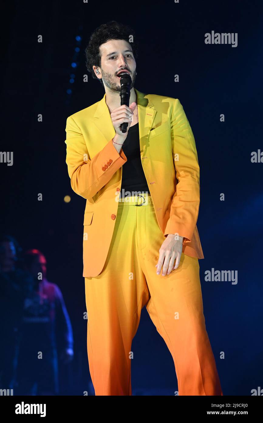 Sunrise FL, Stati Uniti. 21st maggio 2022. Sebastian Yatra si esibisce durante il concerto di Amor la Musica presso la FLA Live Arena il 21 maggio 2022 a Sunrise, Florida. Credit: Mpi04/Media Punch/Alamy Live News Foto Stock