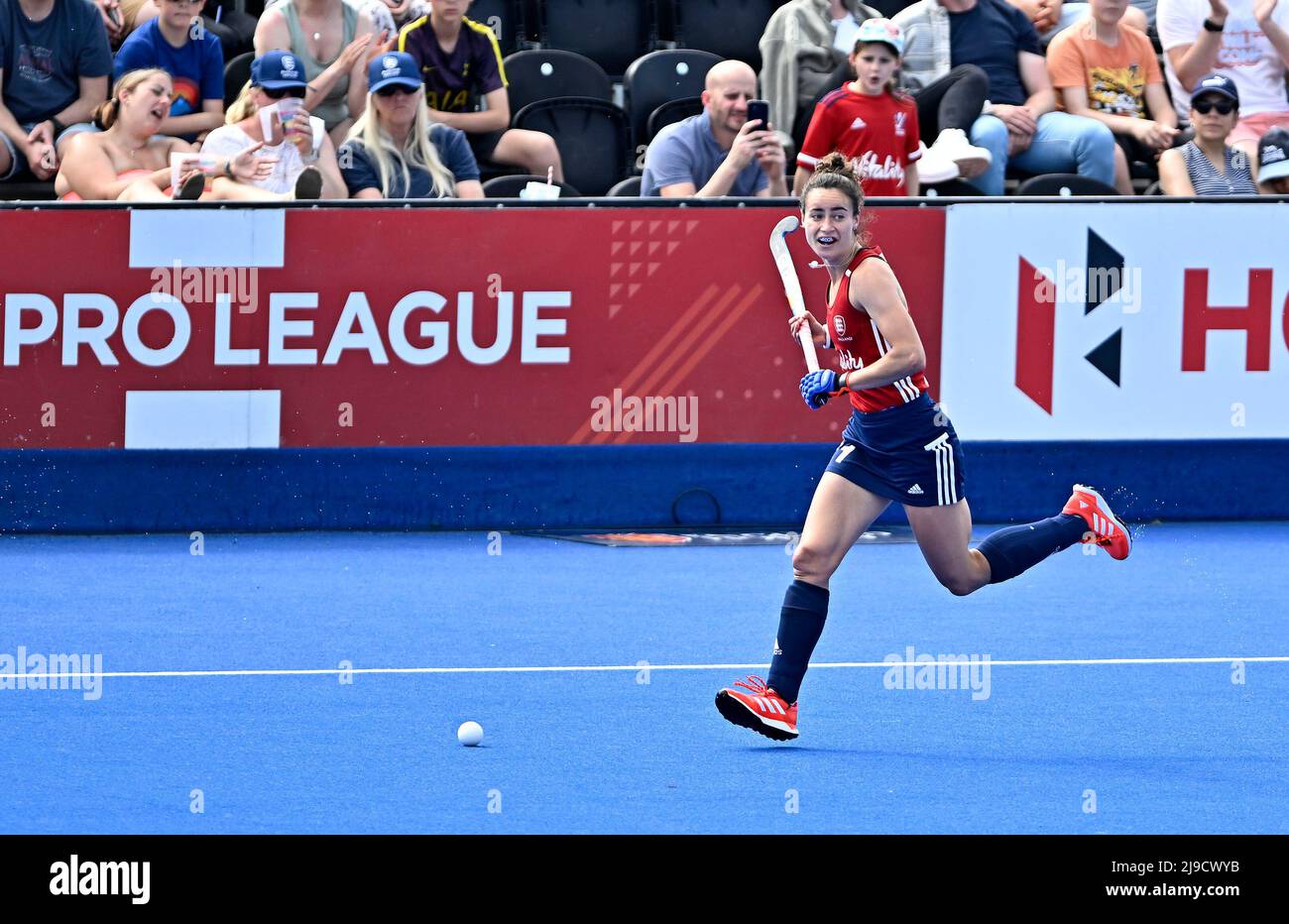 Stratford, Regno Unito. 22nd maggio 2022. Inghilterra V China Womens FIH Pro League. Centro di hockey Lee Valley. Stratford. Fiona crackles (Inghilterra) durante l'Inghilterra V China Womens FIH Pro League hockey match. Credit: Sport in immagini/Alamy Live News Foto Stock