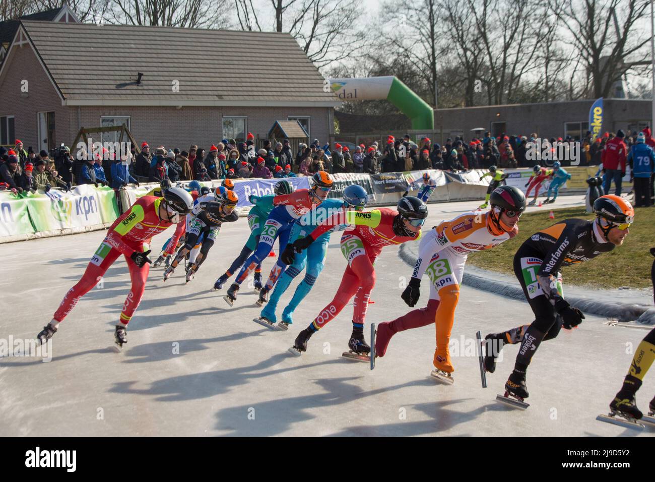 Maratona pattinaggio su ghiaccio naturale all'aperto a Noordlaren a Drenthe, Paesi Bassi, nel 2018. Risultati finali: 1)Simon Schouten, 2) Crispijn Arien Foto Stock