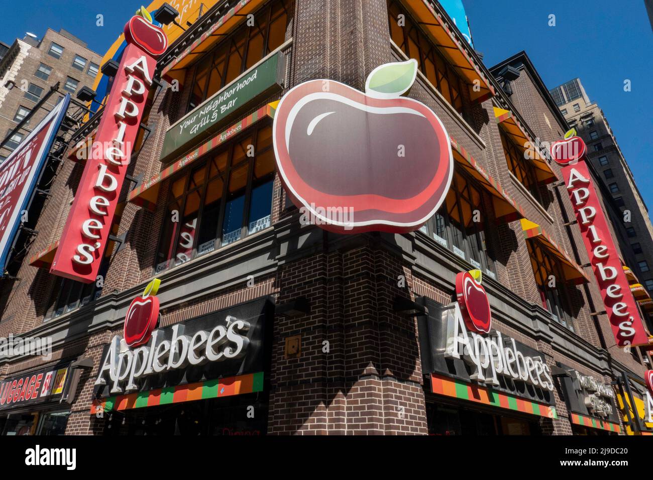 Il ristorante Applebee's si trova a Times Square, New York City, USA 2022 Foto Stock