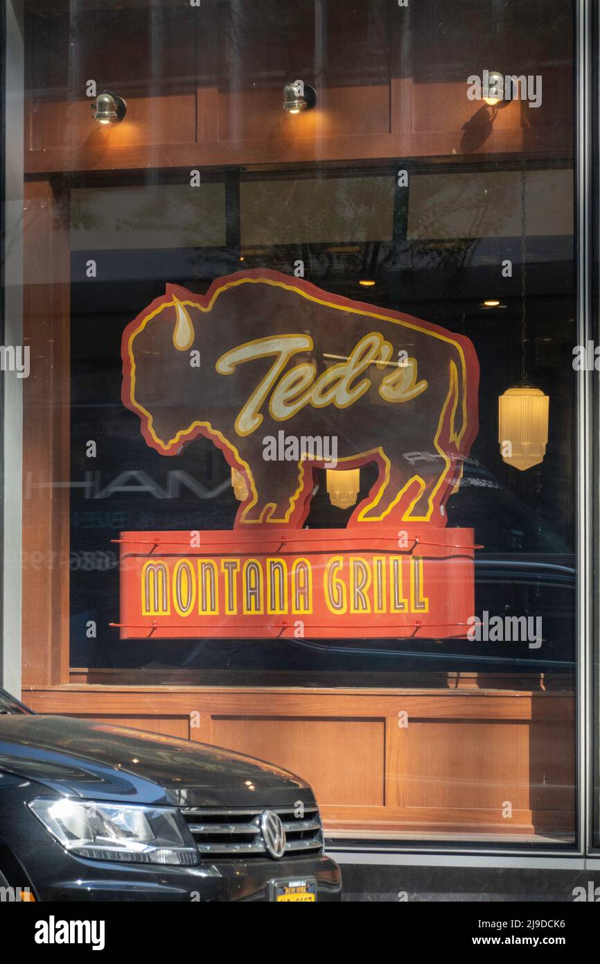 Ristoranti in West 51st Street, New York City, USA 2022 Foto Stock