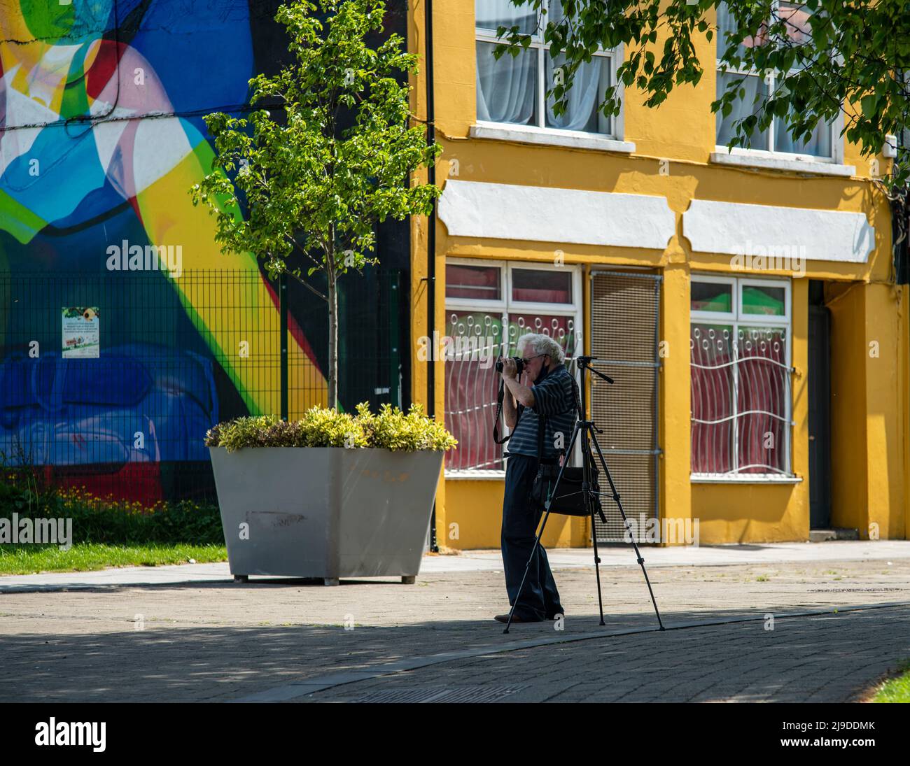 Fotografo di strada, fotografia fatta sulle strade della città, fotografia come hobby, Limerick, Irlanda, maggio, 15,2022 Foto Stock