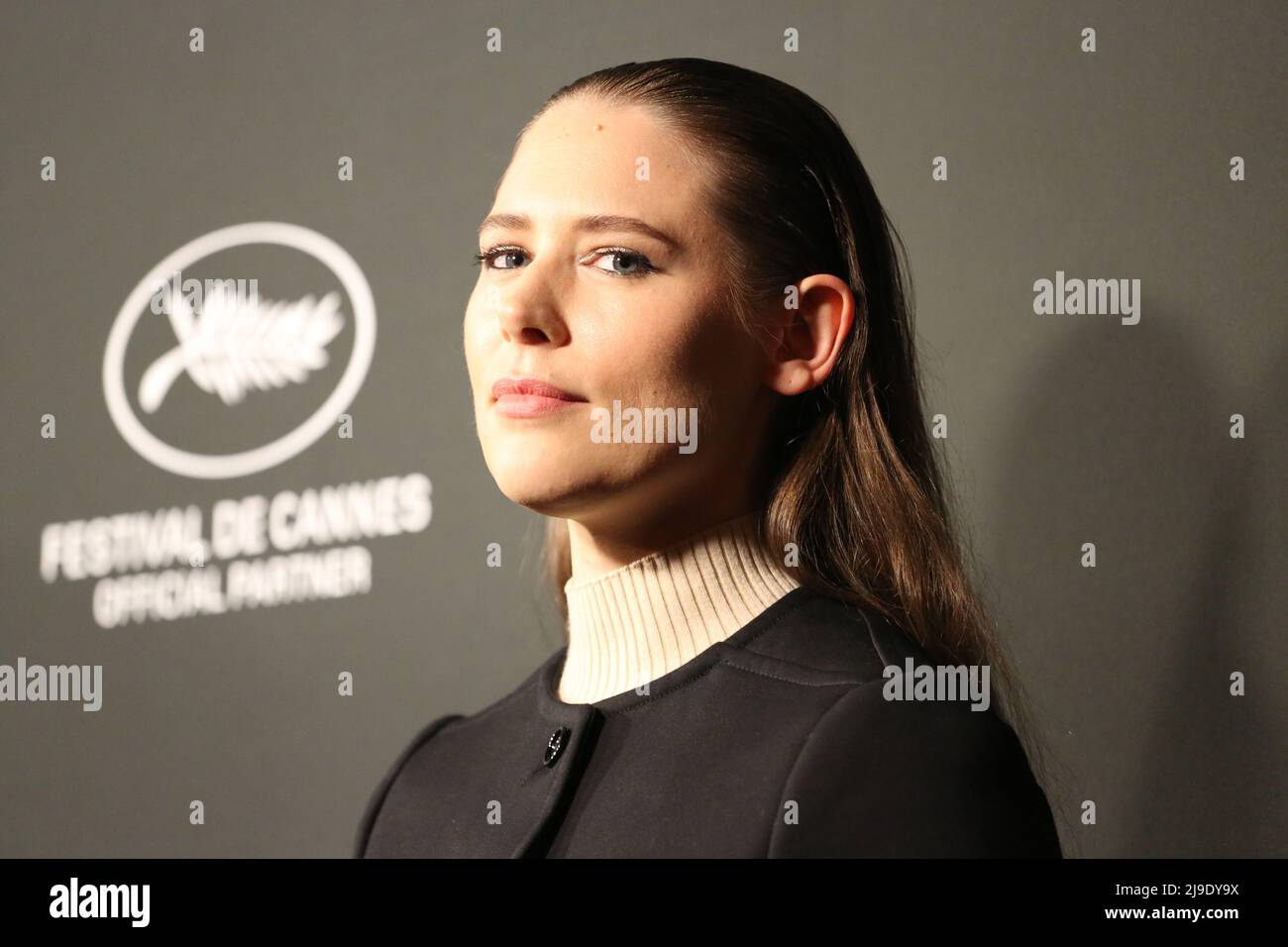 Cannes, Francia. 22nd maggio 2022. Ninja Thyberg arriva al Kering Women in Motion Awards - Festival del Cinema di Cannes, Place de la Castre, Cannes, Francia. Credit: Doreen Kennedy/Alamy Live News. Foto Stock