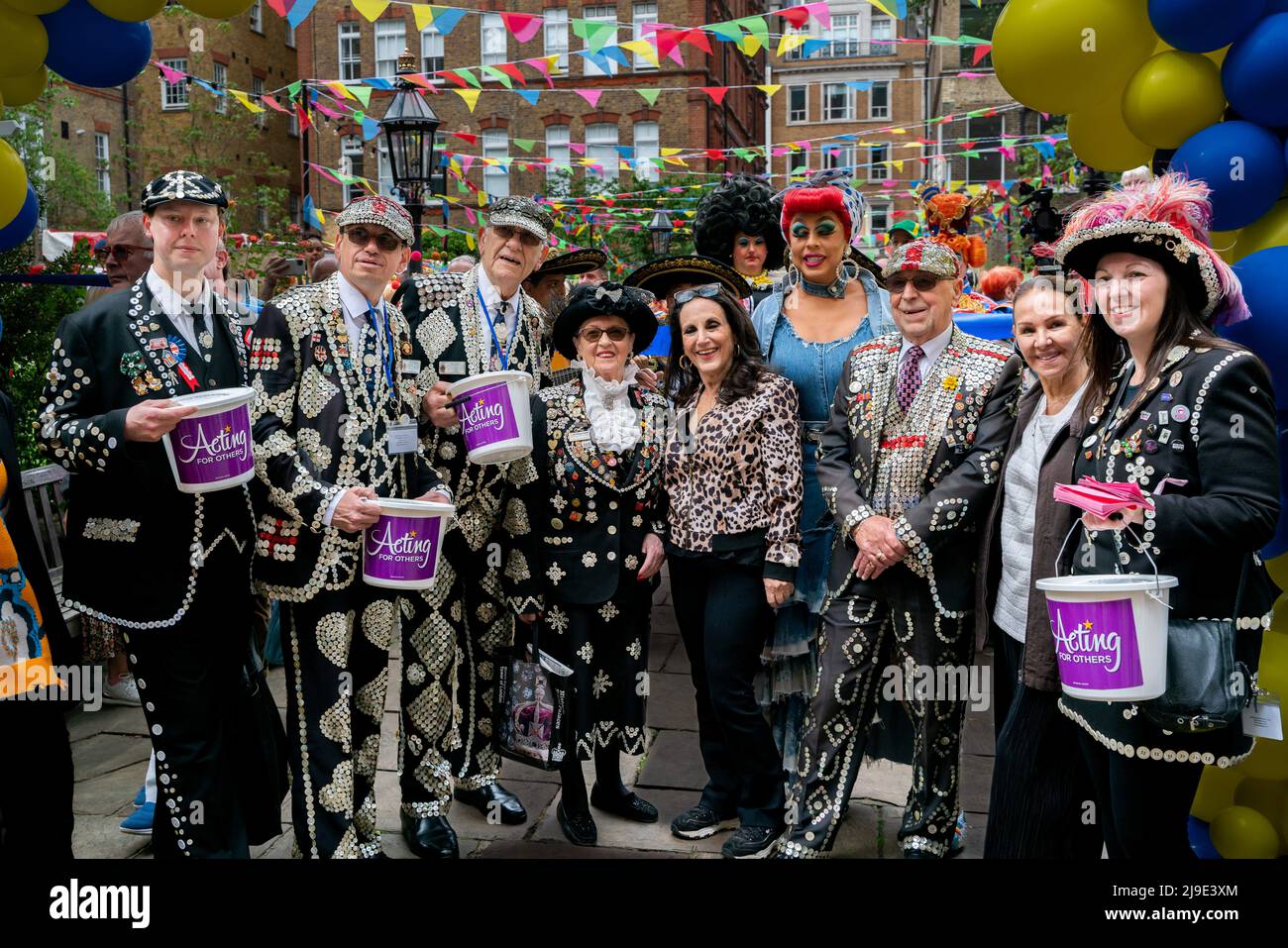 Pearly Kings e Queens festeggiano a Hackney East London. 24th