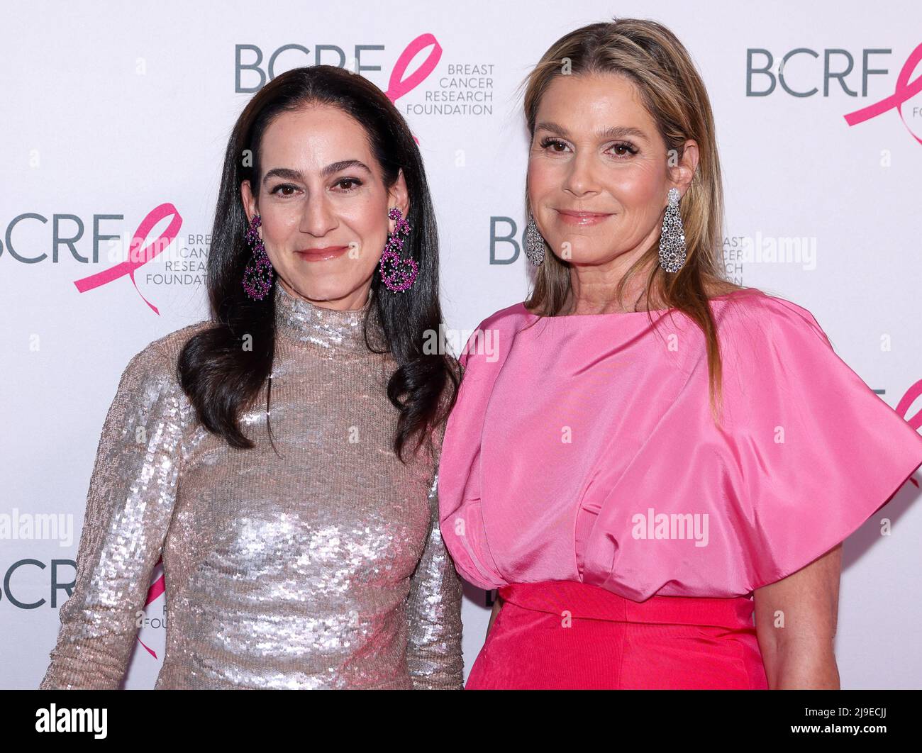 NEW YORK - MAGGIO 10: Jane Lauder (L) e Aerin Lauder partecipano al Breast Cancer Research Foundation's Hot Pink Party al Glasshouse il 10 maggio 2022. Foto Stock