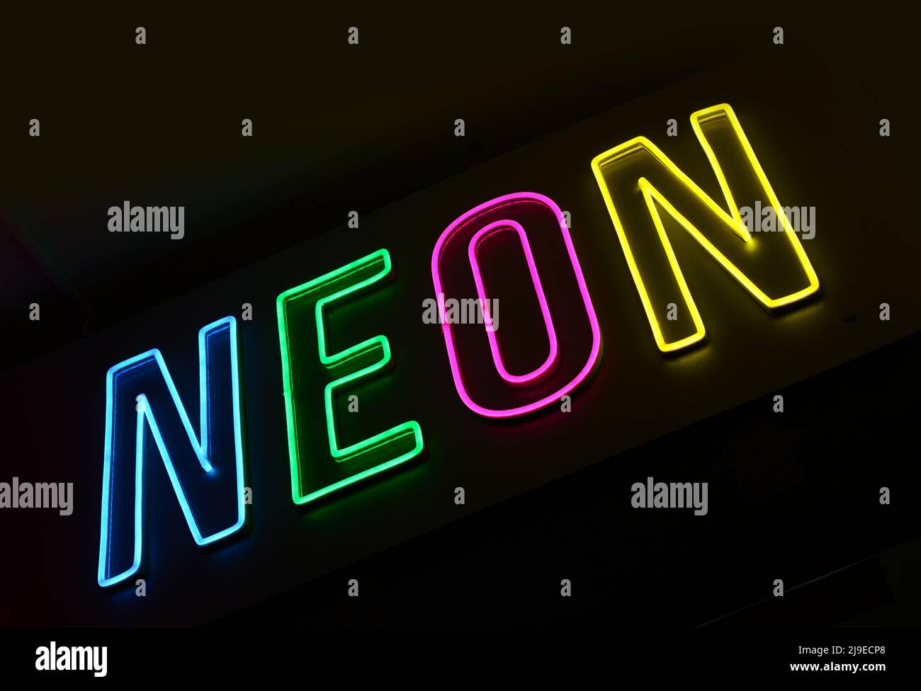 pubblicità, pubblicità, arte, sfondo, banner, nero, blu, luminoso, club, colore, colorato, colorato, creativo, decorazione, disegno, elettrico, fluoresc Foto Stock