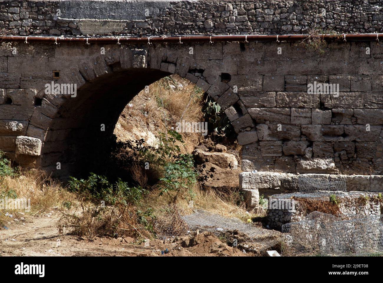 Grecia, Dodecaneso, isola di Rodi antico ponte di pietra nella città di Rodi Foto Stock