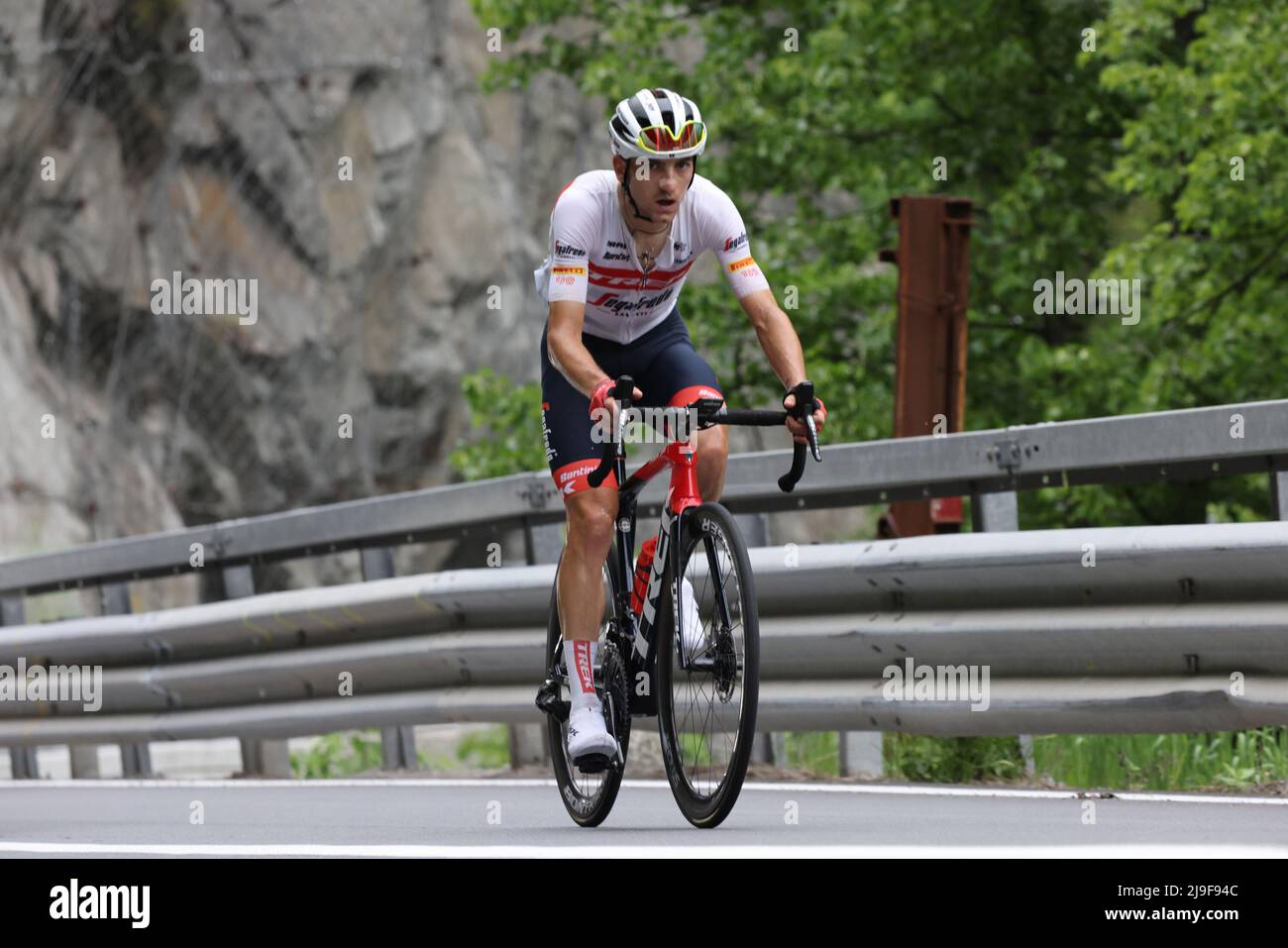 Cogne, Italia. 22nd maggio 2022. Giulio Ciccone (Trek Segafredo) sulla strada per Cogne durante la fase 15 - Rivarolo Canavese - Cogne, giro d'Italia in Cogne, Italia, Maggio 22 2022 Credit: Agenzia indipendente di Foto/Alamy Live News Foto Stock