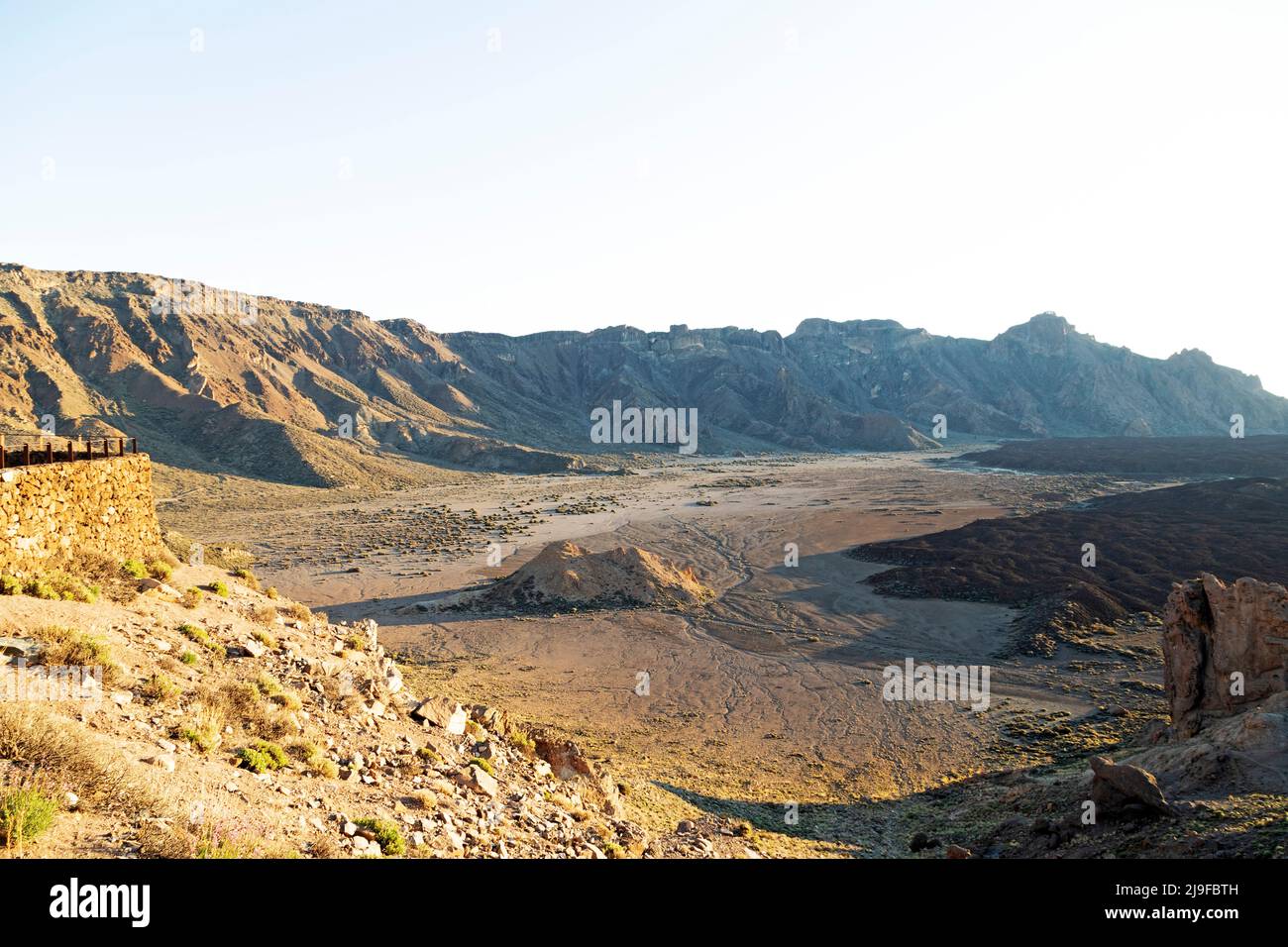 Il cratere del Teide nel Parco Nazionale del Teide a Tenerife, Spagna. Il parco è la posizione del Monte Teide, la montagna più alta della Spagna e un arido, come la luna Foto Stock
